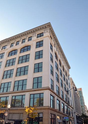 Lear Corporation, Detroit - Building Facade